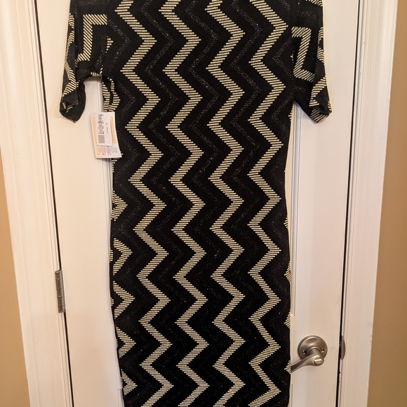 Black and Cream Julia Zigzag Pattern Dress - Picture 2 of 3